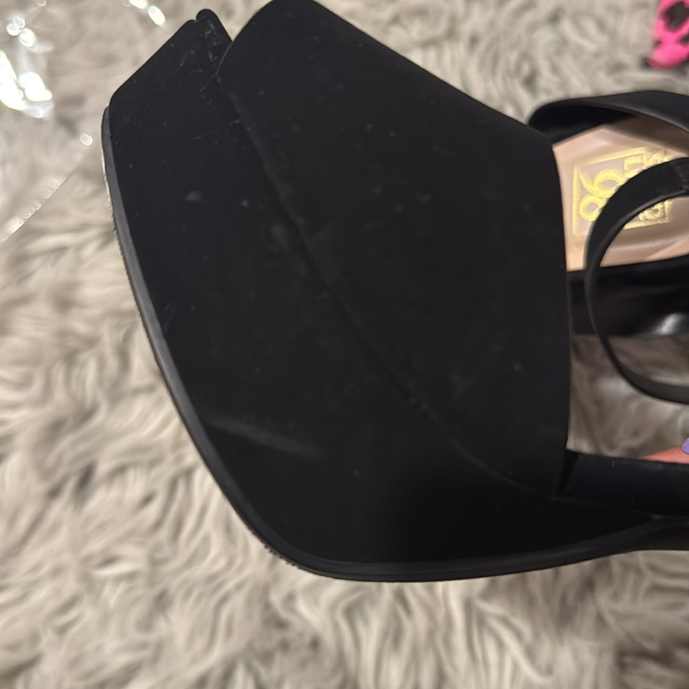 BLACK HEELS - Picture 10 of 10